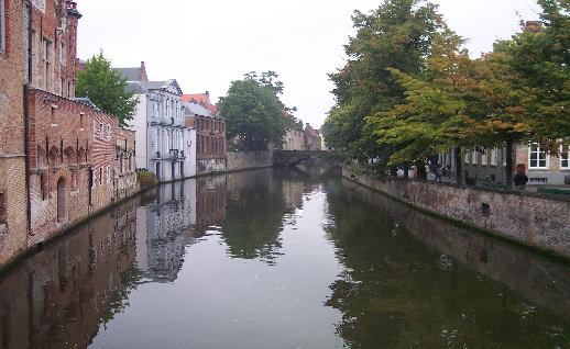 Imagen Canal, edificios y puente, click para jugar