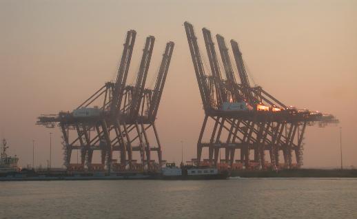 Imagen Gruas enormes en el puerto, click para jugar