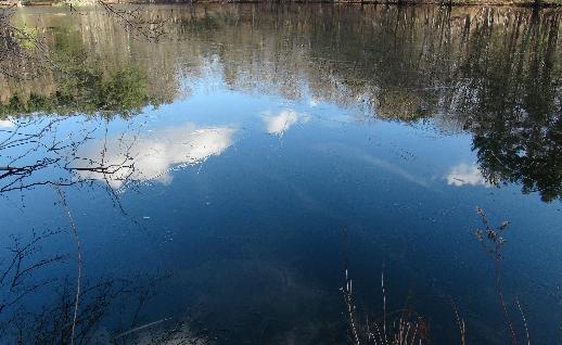 Imagen Reflejo del cielo en el agua, click para jugar