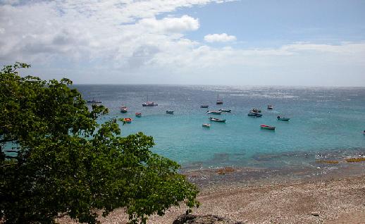 Imagen Playa y embarcaciones pequeas, click para jugar