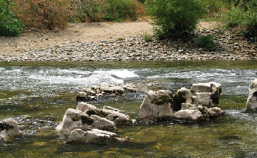 Imagen Rocas en el rio, click para jugar