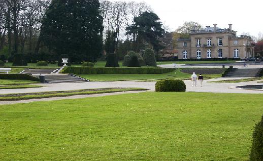 Imagen En los jardines del palacio, click para jugar