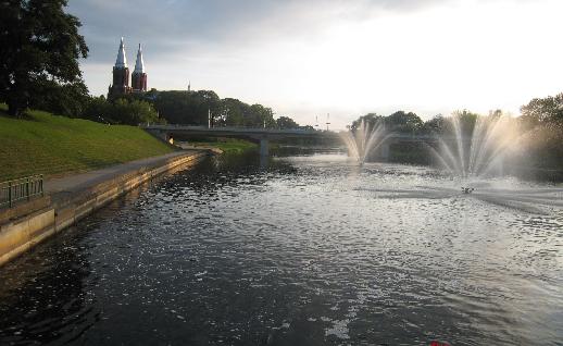 Imagen Rio con fuentes y puente, click para jugar